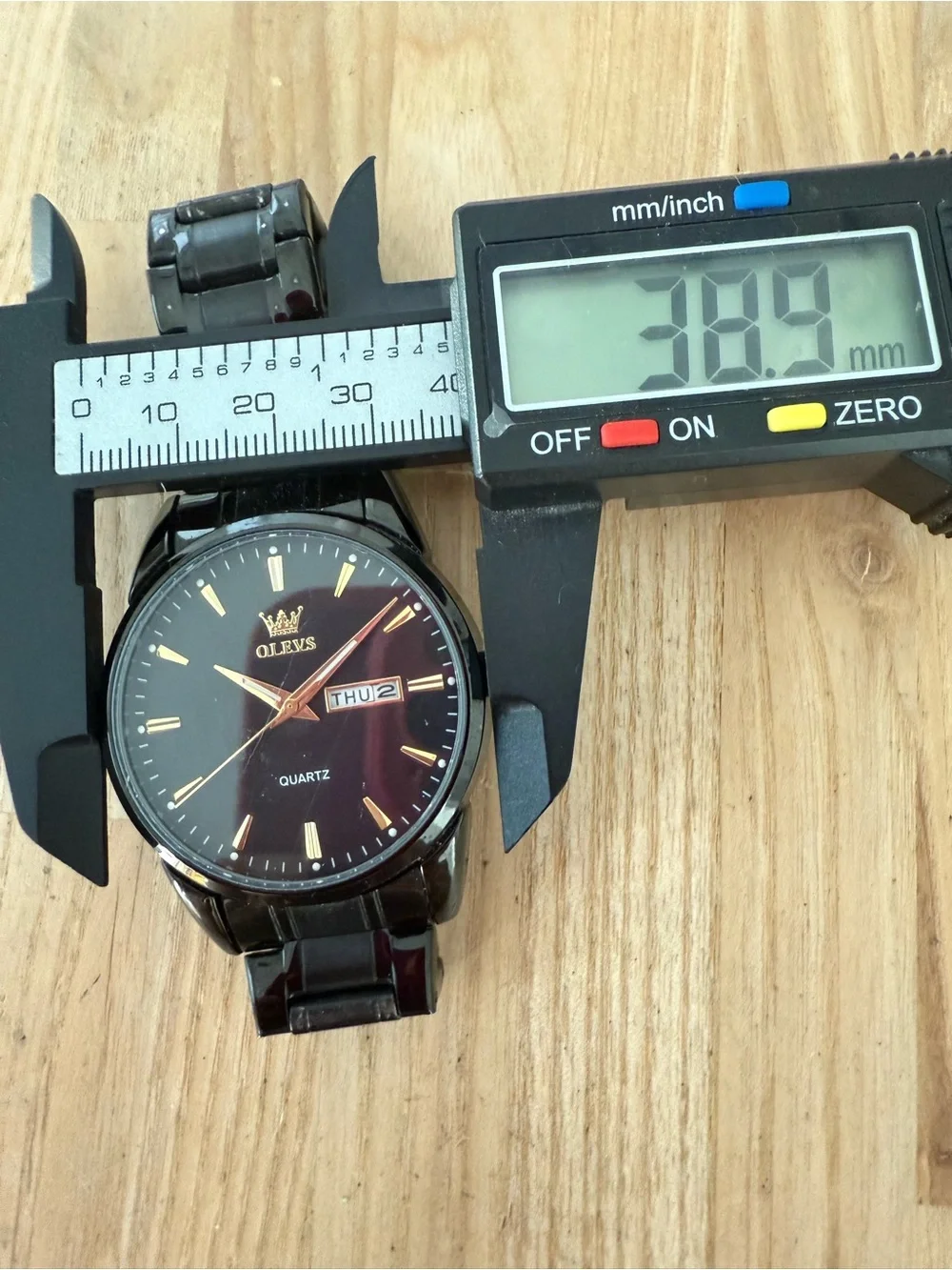 OLEVS black classic watch NEW BATTERY